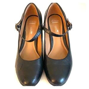 Clarks black Mary Janes 8.5W